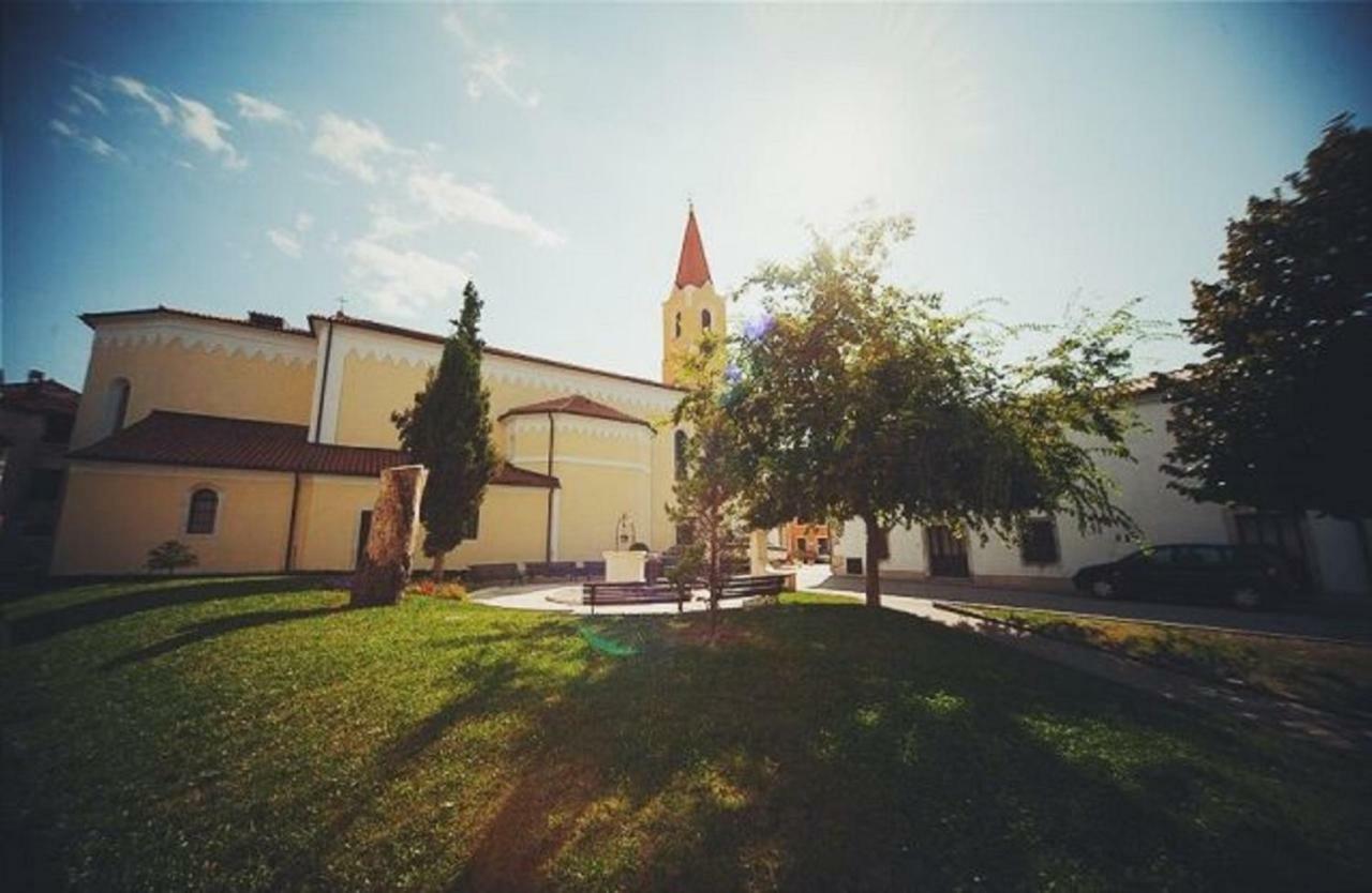 Aisha Brtonigla Exterior foto